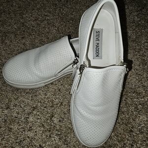 White leather womans shoes size 6.5